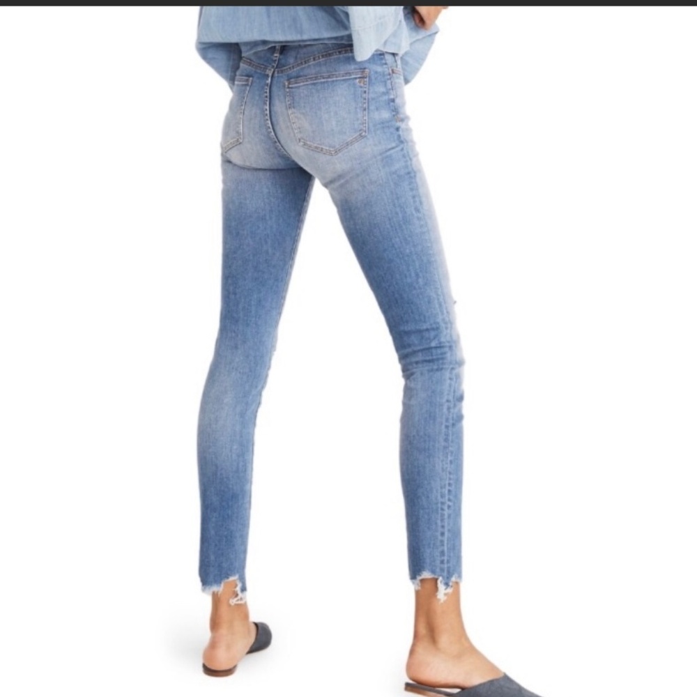 Madewell High Rise 9" Petite in Frankie Wash C19